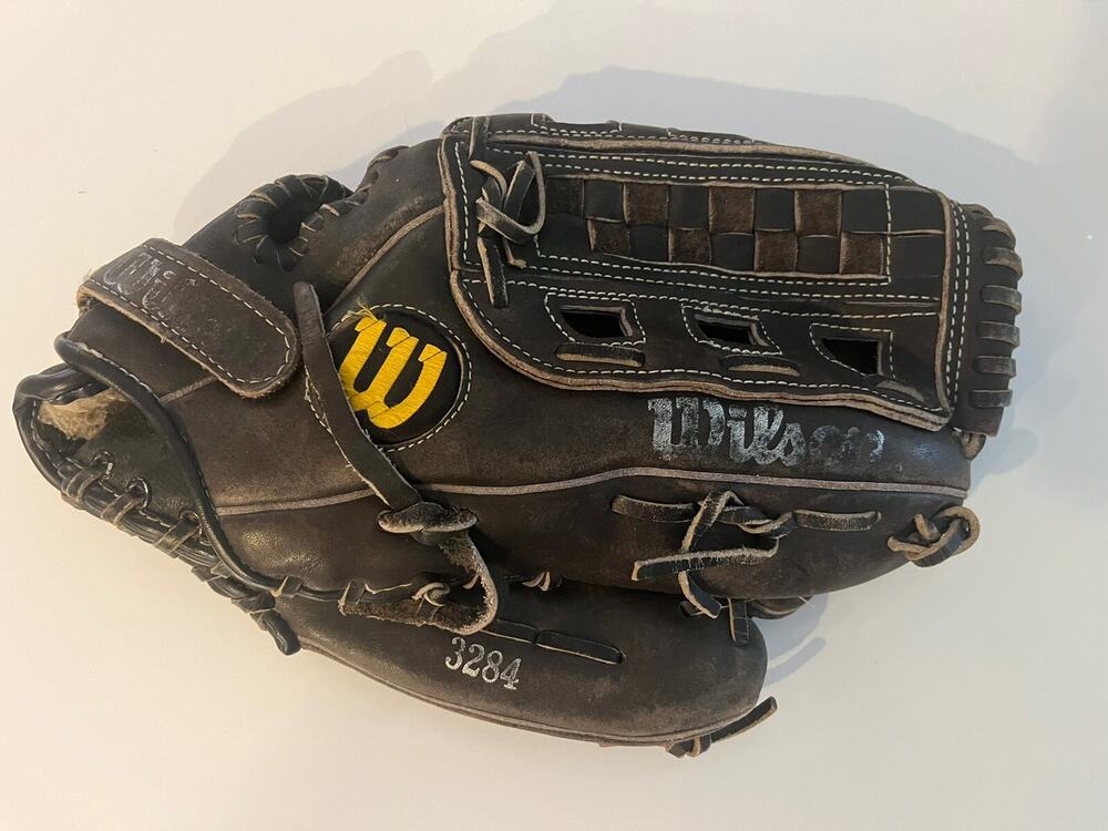 Wilson Genuine Leather Softball Glove 3284 Optima Silver Series Glove RHT